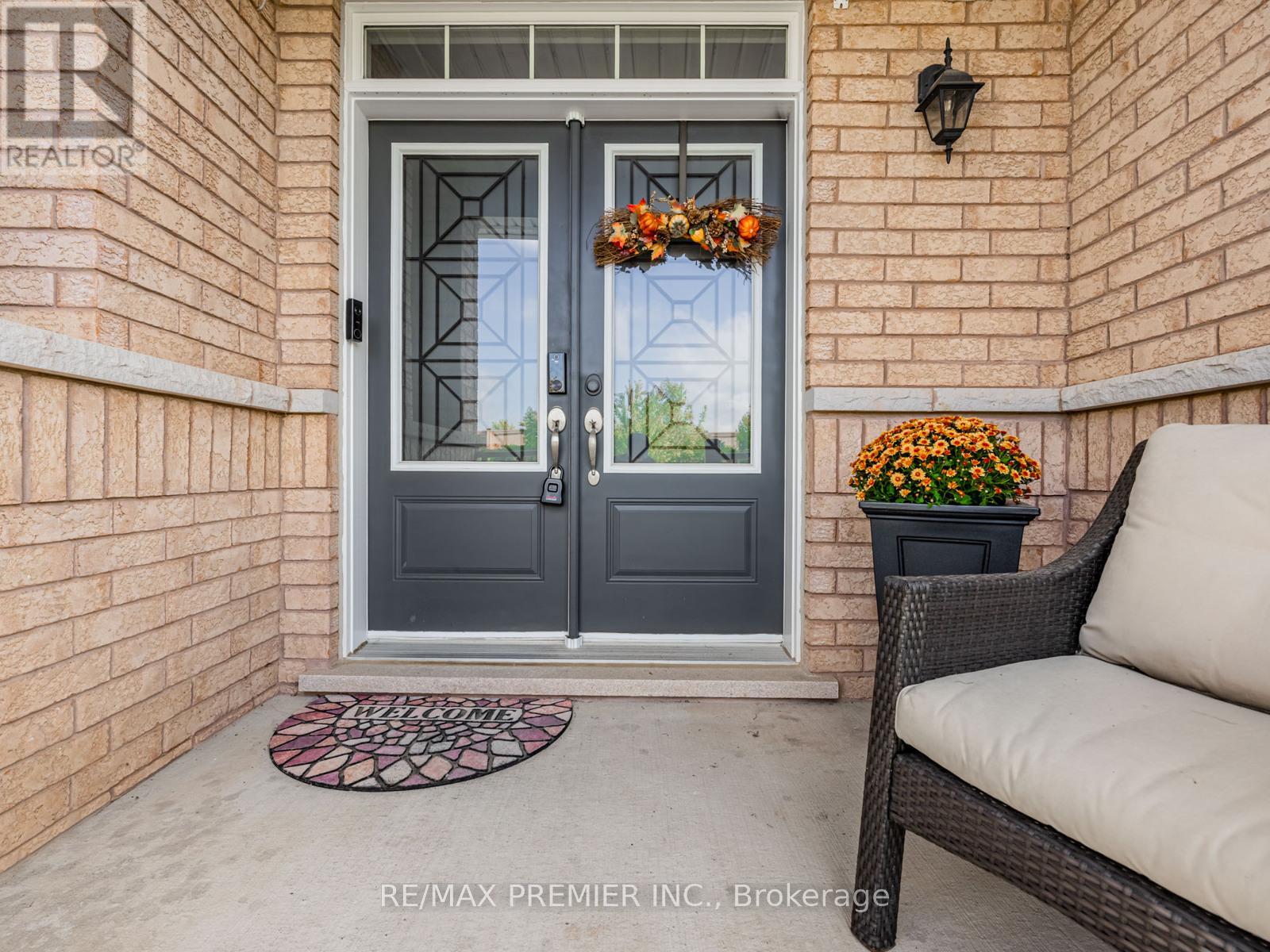 935 Transom Crescent, Milton, Ontario  L9T 8K4 - Photo 3 - W12414429