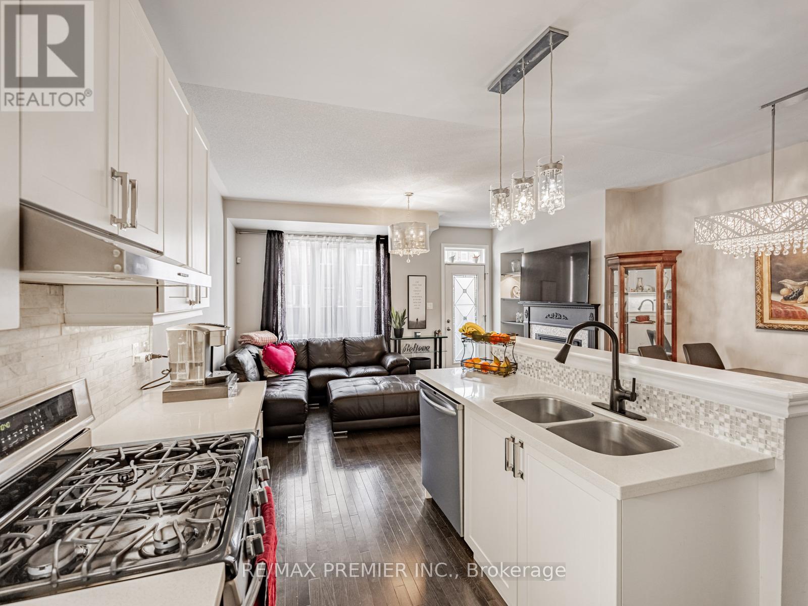 935 Transom Crescent, Milton, Ontario  L9T 8K4 - Photo 9 - W12414429