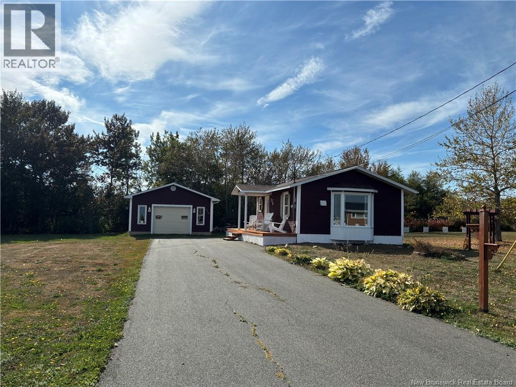 376 Rue Du Havre, Pointe-Verte, New Brunswick  E8J 2T1 - Photo 2 - NB127032