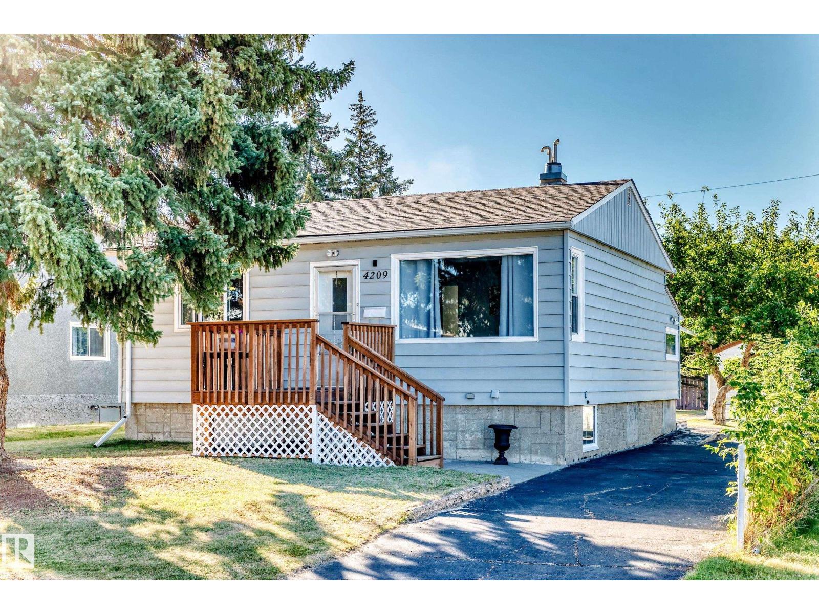 Property at 4209 116 AV NW image 3