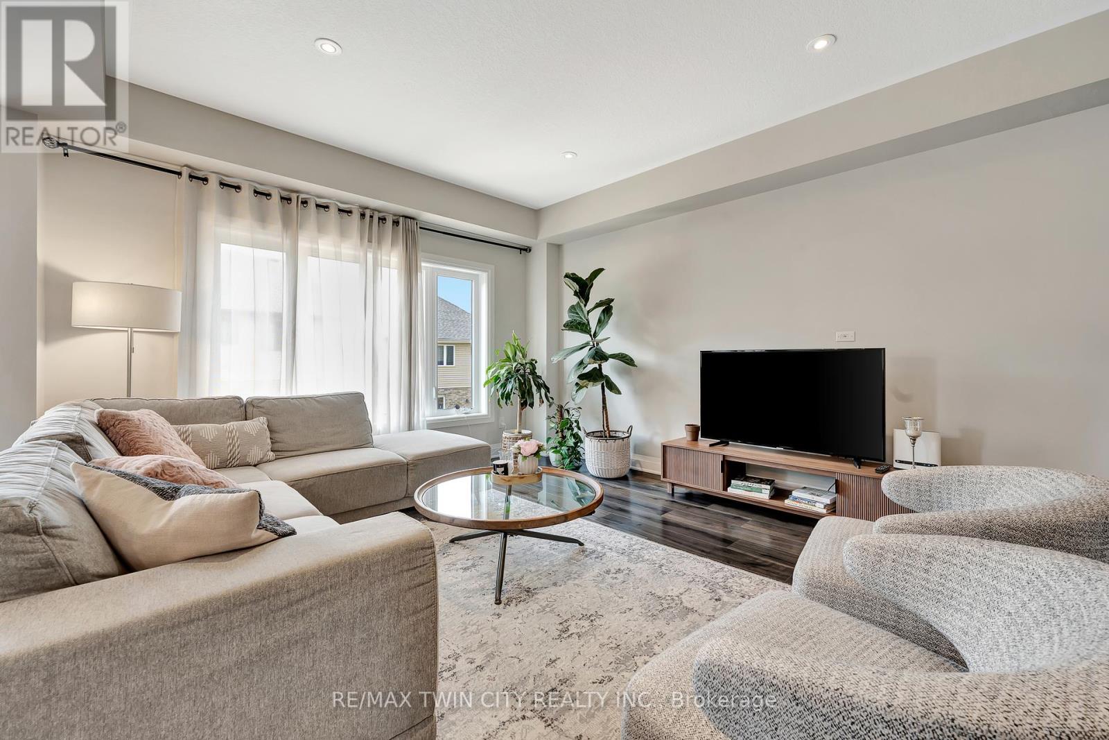 592 Mayapple Street, Waterloo, Ontario  N2V 0E3 - Photo 14 - X12414343