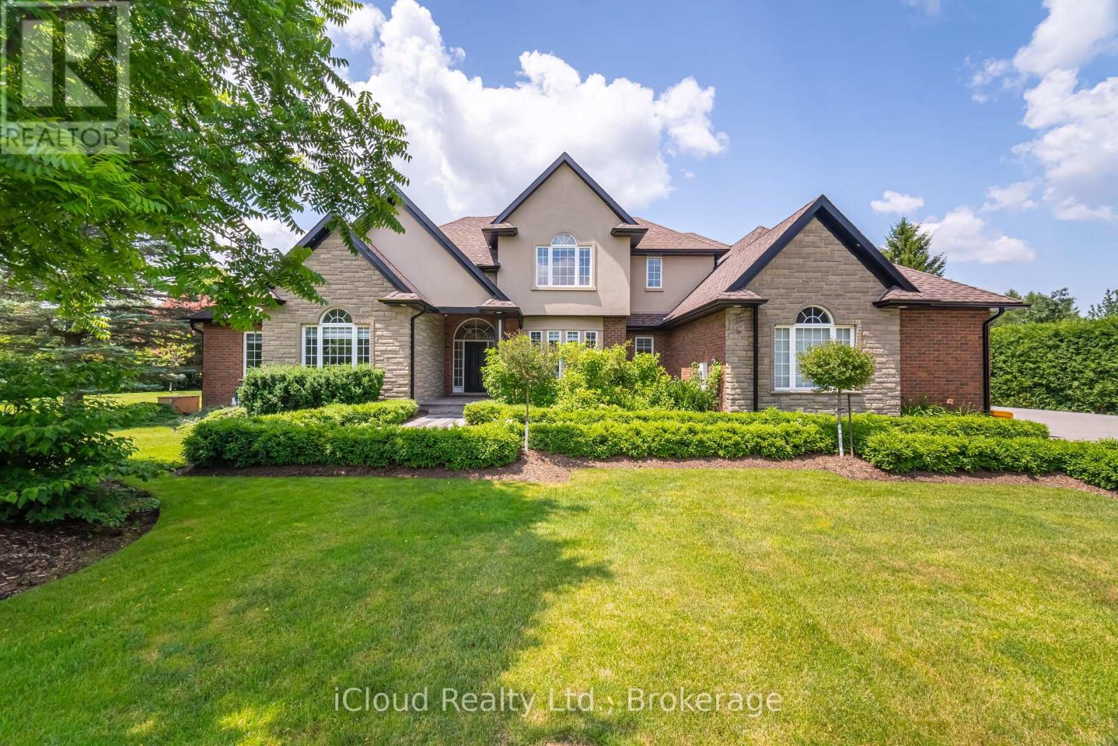 4 Deer View Ridge, Puslinch, Ontario  N1H 6H9 - Photo 1 - X12414431