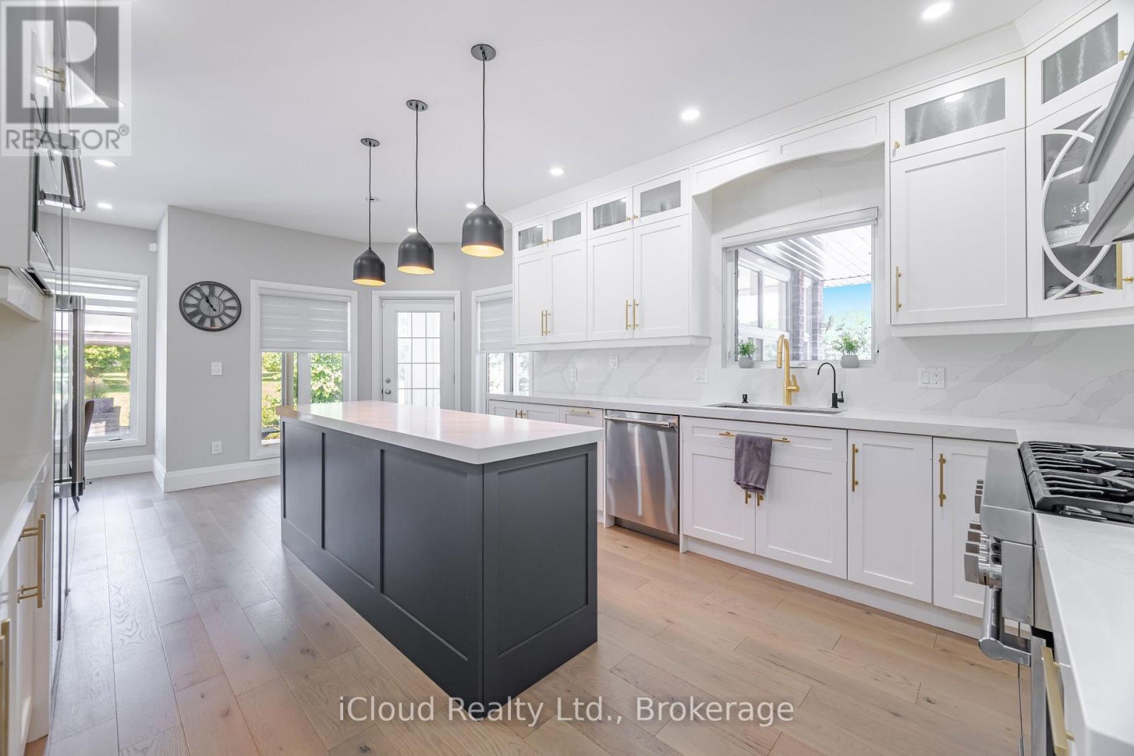 4 Deer View Ridge, Puslinch, Ontario  N1H 6H9 - Photo 18 - X12414431