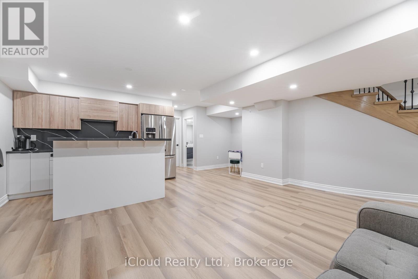 4 Deer View Ridge, Puslinch, Ontario  N1H 6H9 - Photo 36 - X12414431