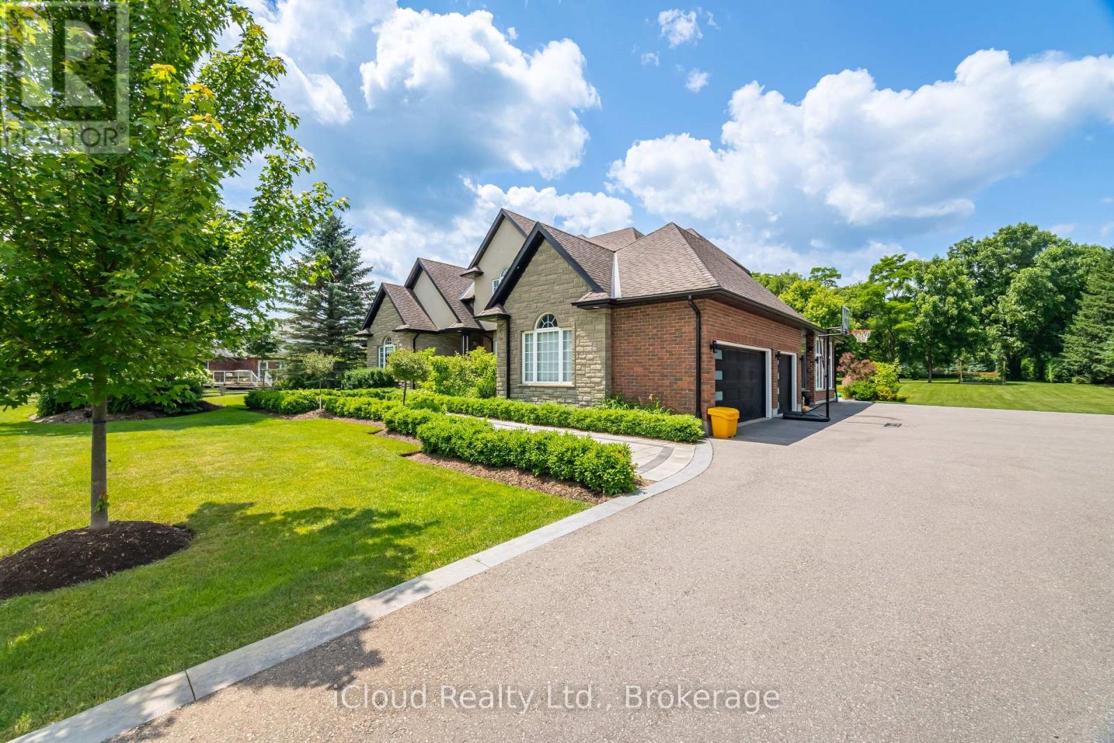 4 Deer View Ridge, Puslinch, Ontario  N1H 6H9 - Photo 4 - X12414431