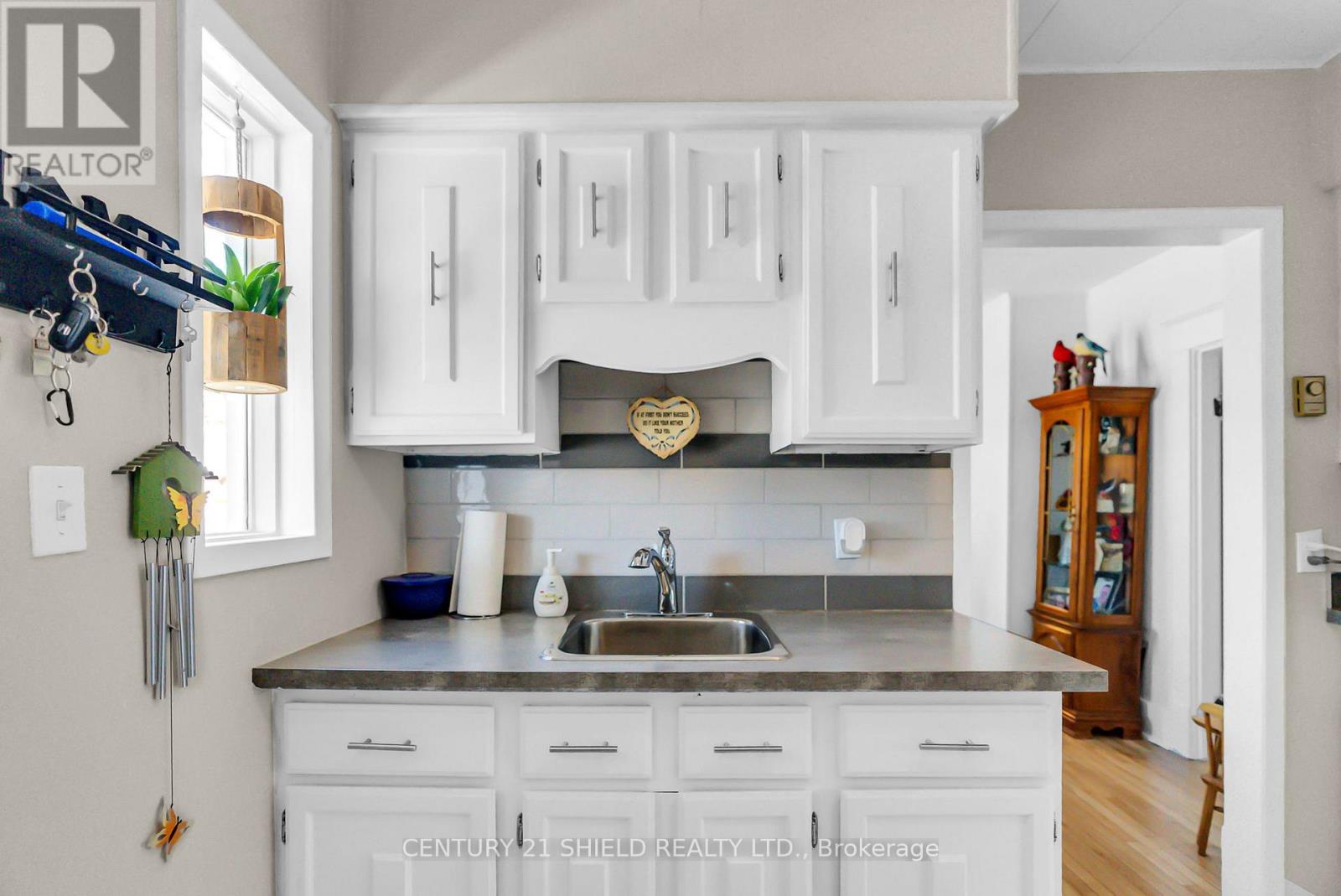 607 First Street E, Cornwall, Ontario  K6H 1L9 - Photo 10 - X12414568