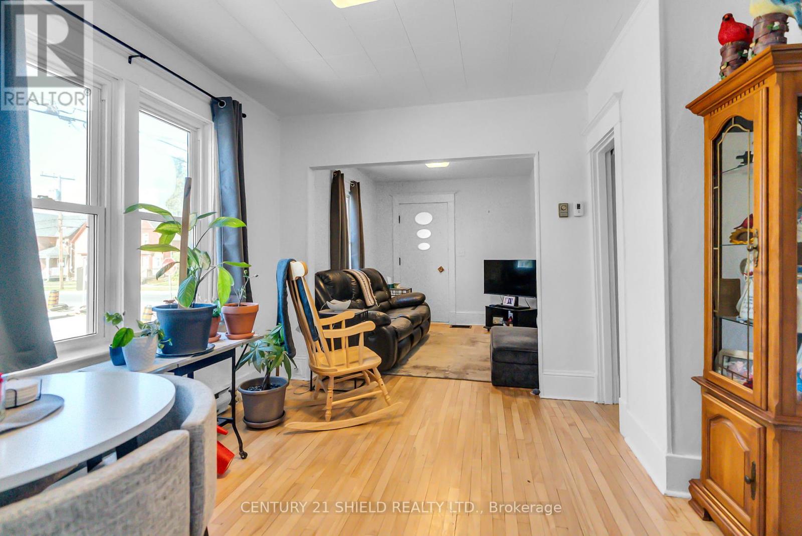 607 First Street E, Cornwall, Ontario  K6H 1L9 - Photo 4 - X12414568