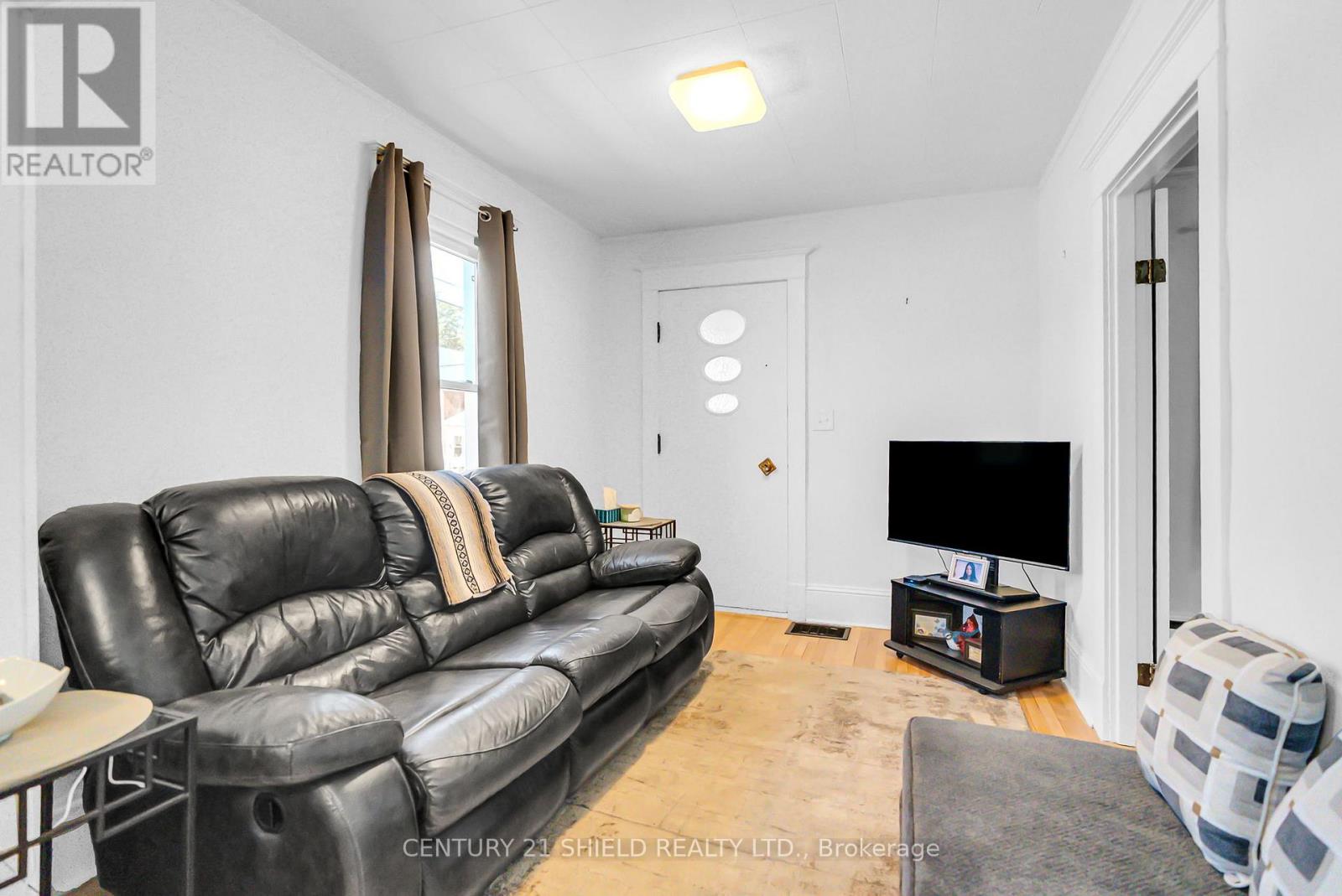 607 First Street E, Cornwall, Ontario  K6H 1L9 - Photo 7 - X12414568