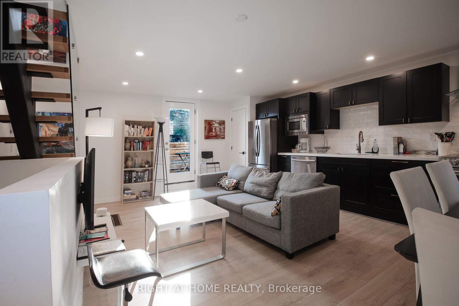 377 Lansdowne Avenue, Toronto, Ontario  M6H 3Y2 - Photo 13 - C12397738