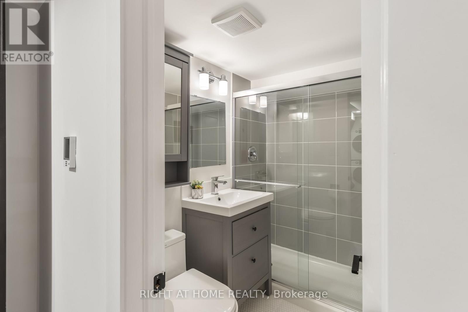 377 Lansdowne Avenue, Toronto, Ontario  M6H 3Y2 - Photo 32 - C12397738