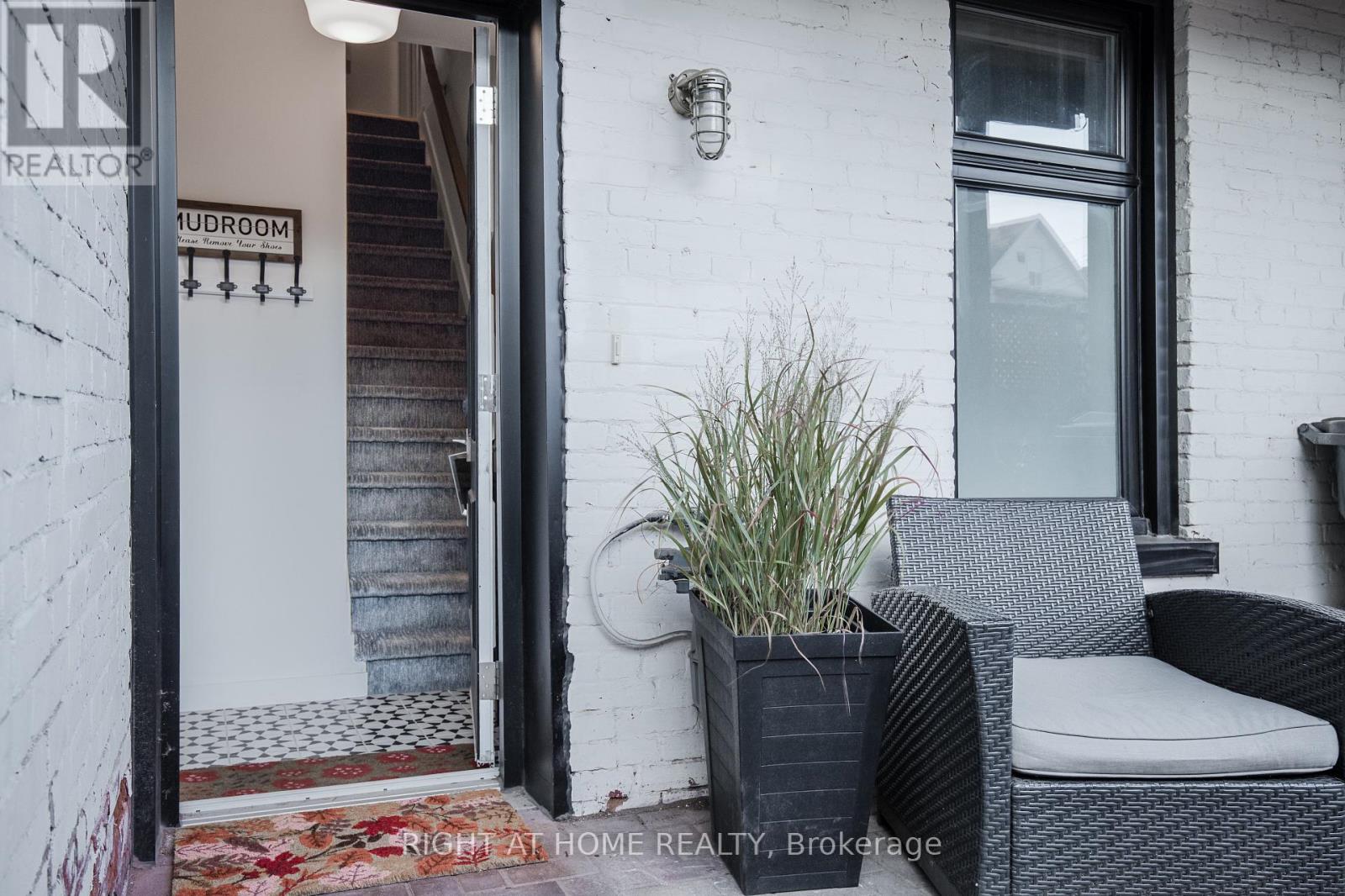 377 Lansdowne Avenue, Toronto, Ontario  M6H 3Y2 - Photo 6 - C12397738