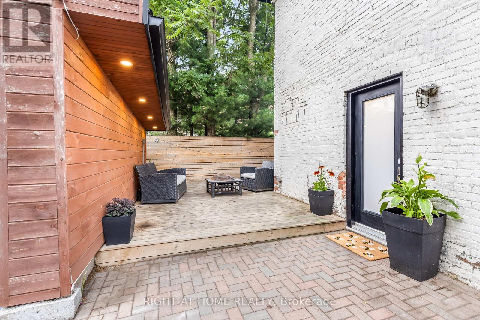 377 Lansdowne Avenue, Toronto, Ontario  M6H 3Y2 - Photo 4 - C12397738