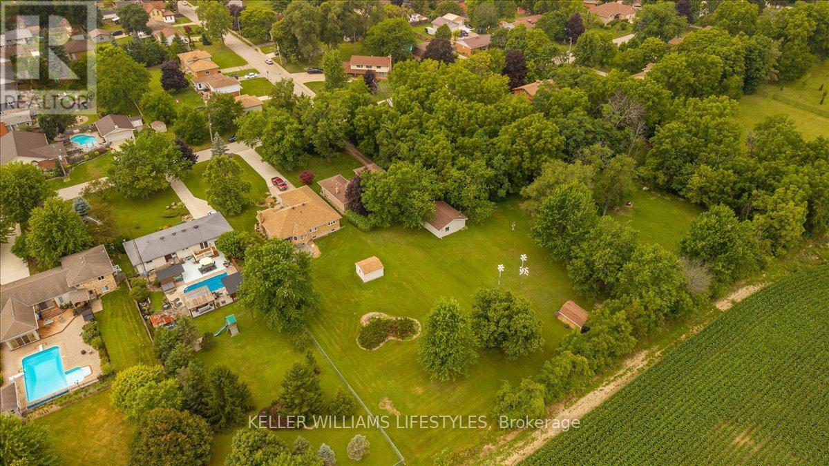 15 Bayley Street, Lambton Shores, Ontario  N0N 1J0 - Photo 43 - X12414381