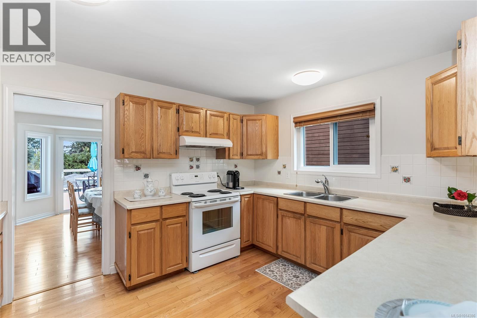 775 Menawood Pl, Saanich, British Columbia  V8Y 2Z7 - Photo 15 - 1014386
