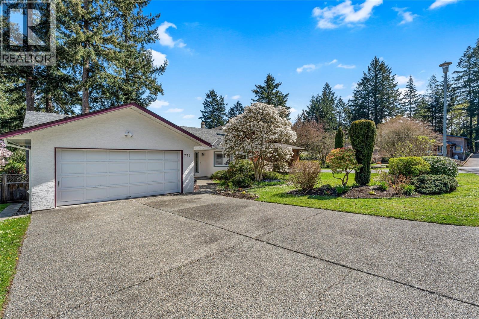 Property at 775 Menawood Pl image 2