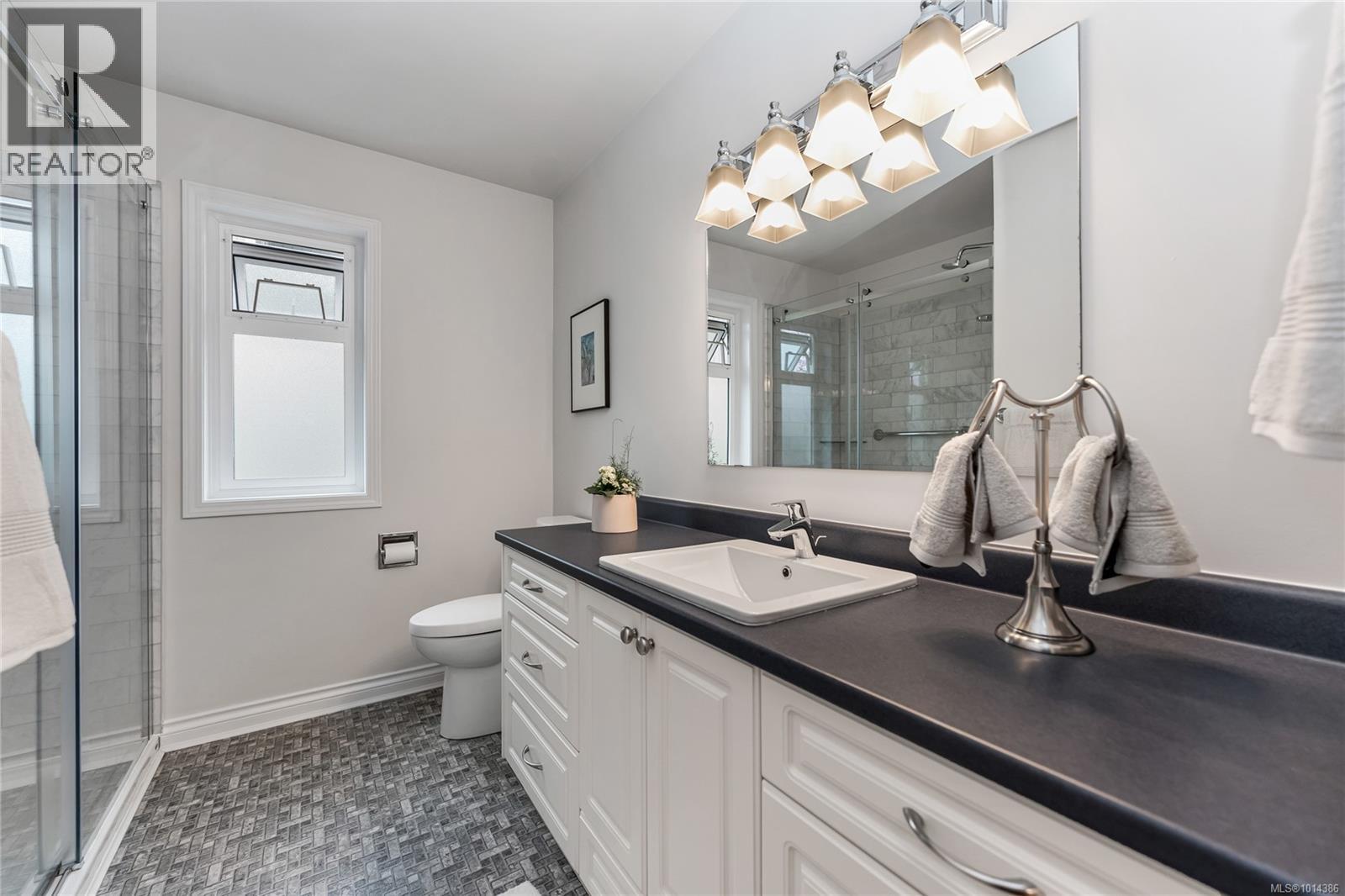 775 Menawood Pl, Saanich, British Columbia  V8Y 2Z7 - Photo 35 - 1014386