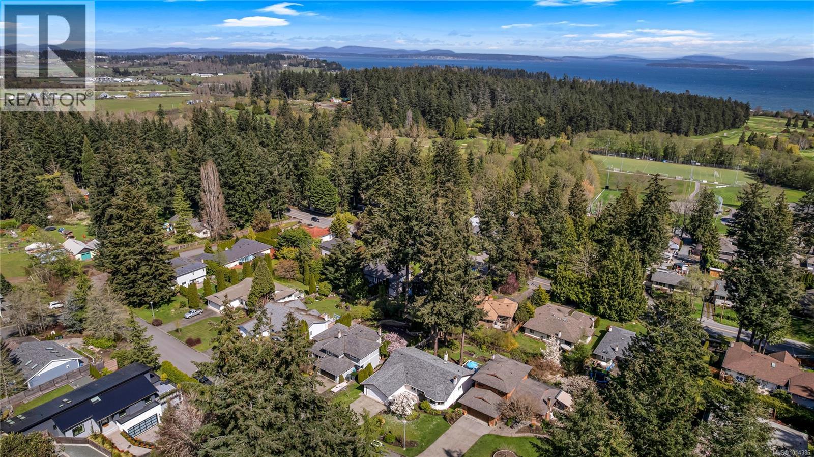 775 Menawood Pl, Saanich, British Columbia  V8Y 2Z7 - Photo 46 - 1014386