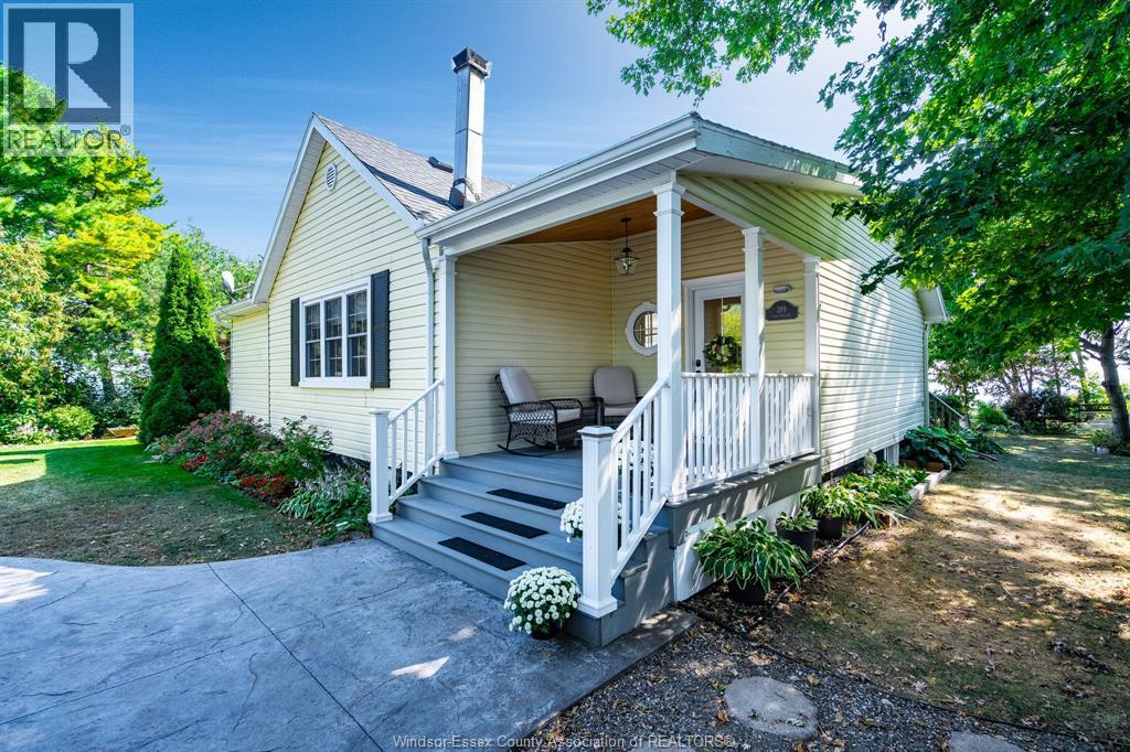 389 Erie View, Colchester, Ontario  N0R 1G0 - Photo 3 - 25023826