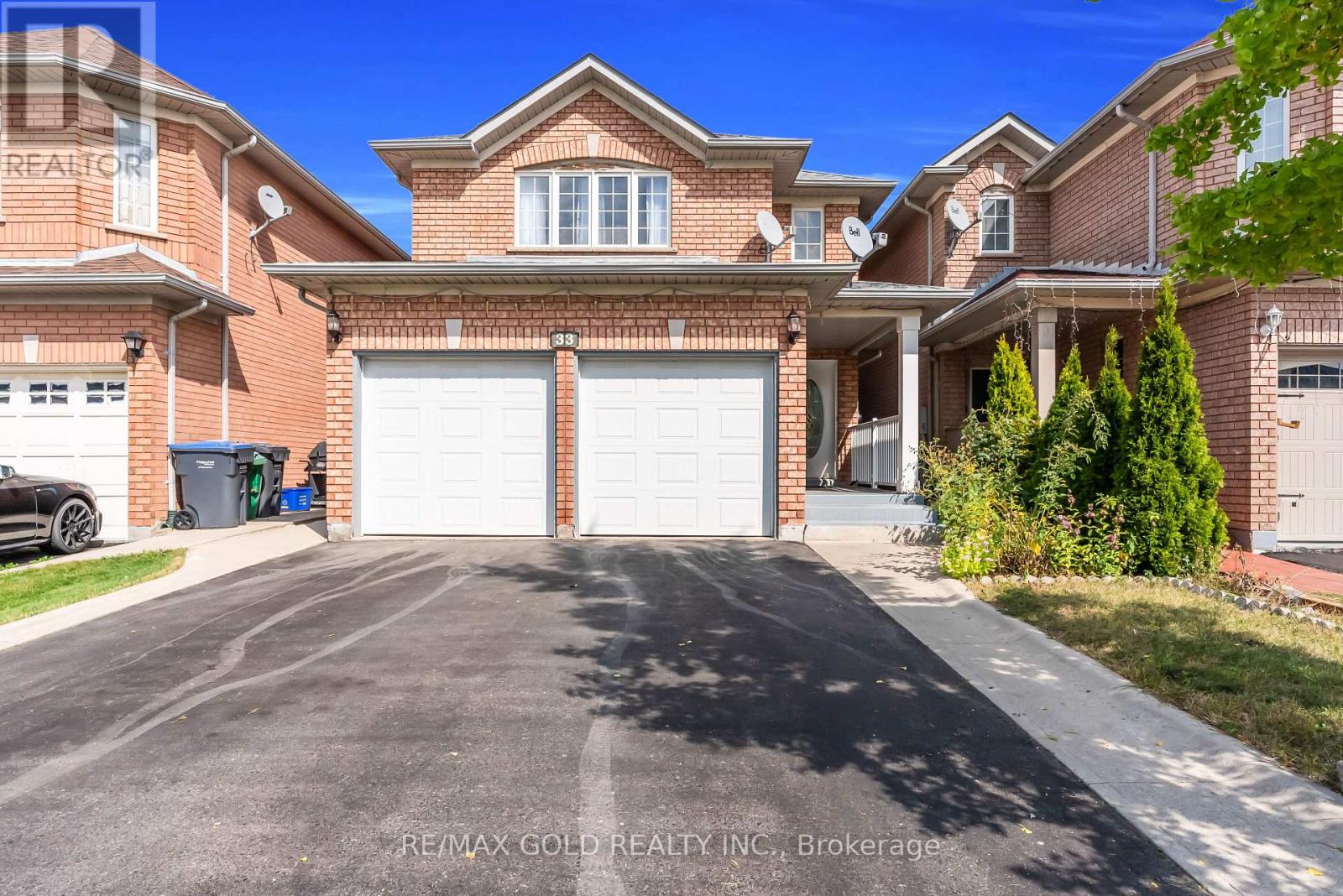33 Tigerlily Place, Brampton, Ontario  L6R 2C8 - Photo 4 - W12412399