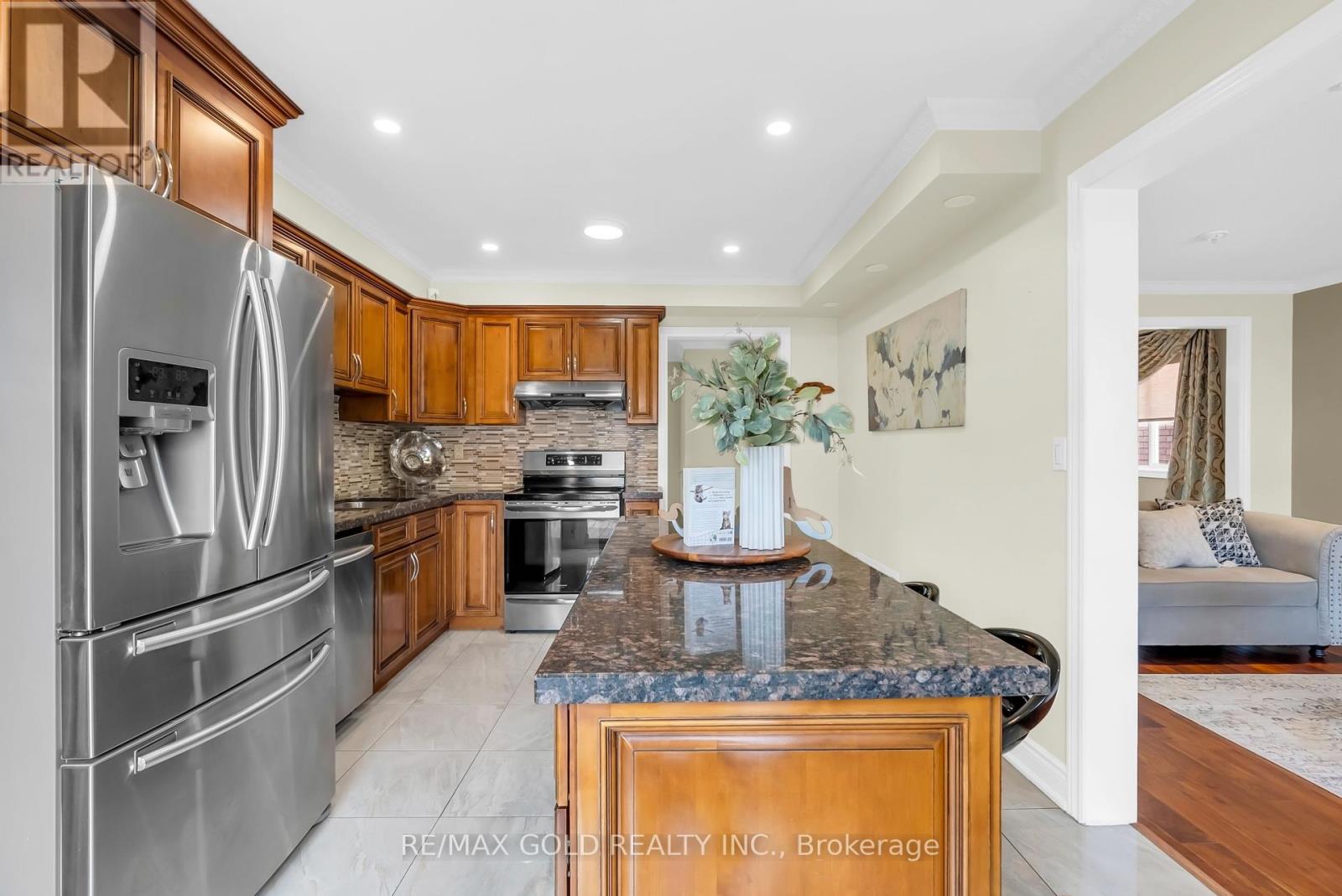 33 Tigerlily Place, Brampton, Ontario  L6R 2C8 - Photo 22 - W12412399