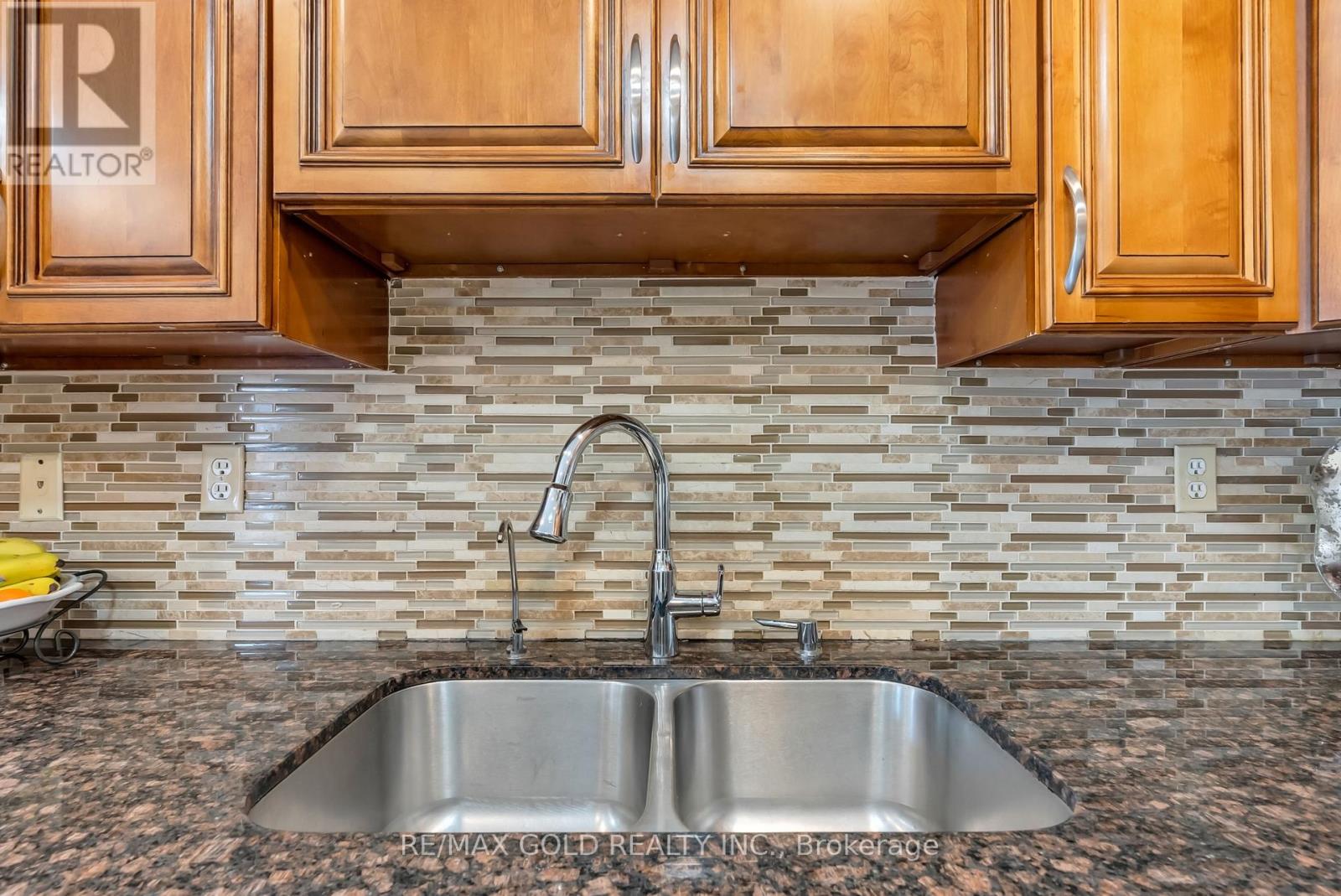 33 Tigerlily Place, Brampton, Ontario  L6R 2C8 - Photo 23 - W12412399