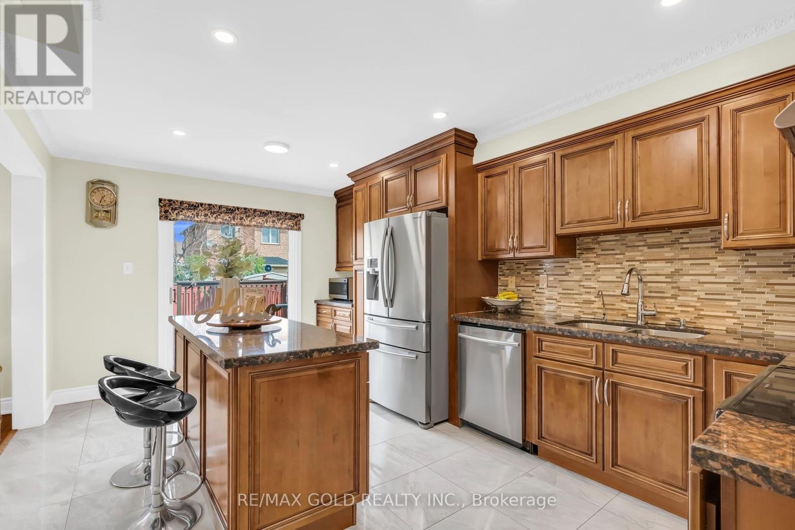 33 Tigerlily Place, Brampton, Ontario  L6R 2C8 - Photo 19 - W12412399