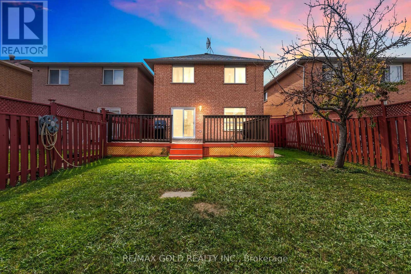 33 Tigerlily Place, Brampton, Ontario  L6R 2C8 - Photo 2 - W12412399