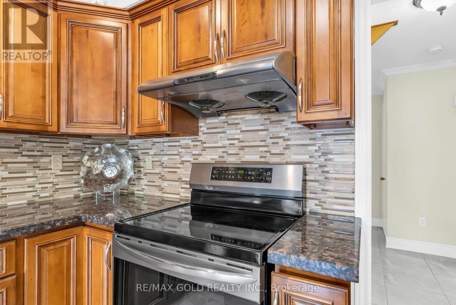 33 Tigerlily Place, Brampton, Ontario  L6R 2C8 - Photo 21 - W12412399