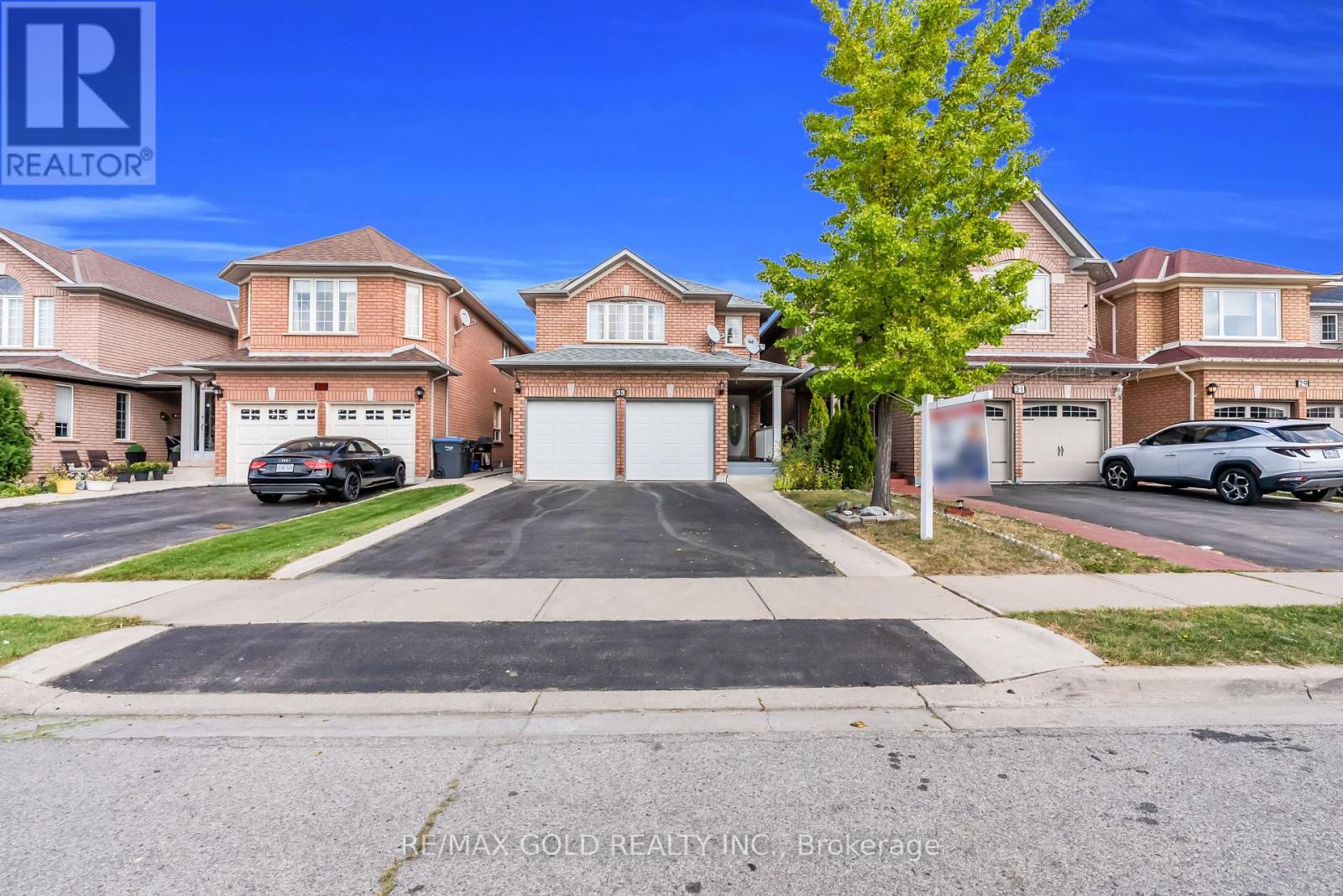 33 Tigerlily Place, Brampton, Ontario  L6R 2C8 - Photo 3 - W12412399
