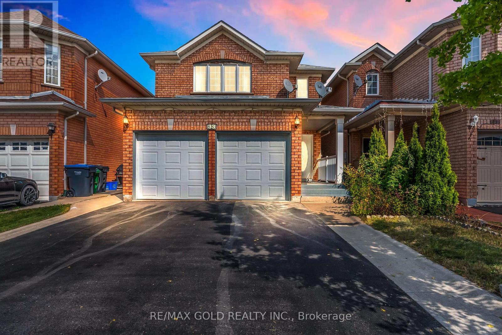 33 Tigerlily Place, Brampton, Ontario  L6R 2C8 - Photo 1 - W12412399