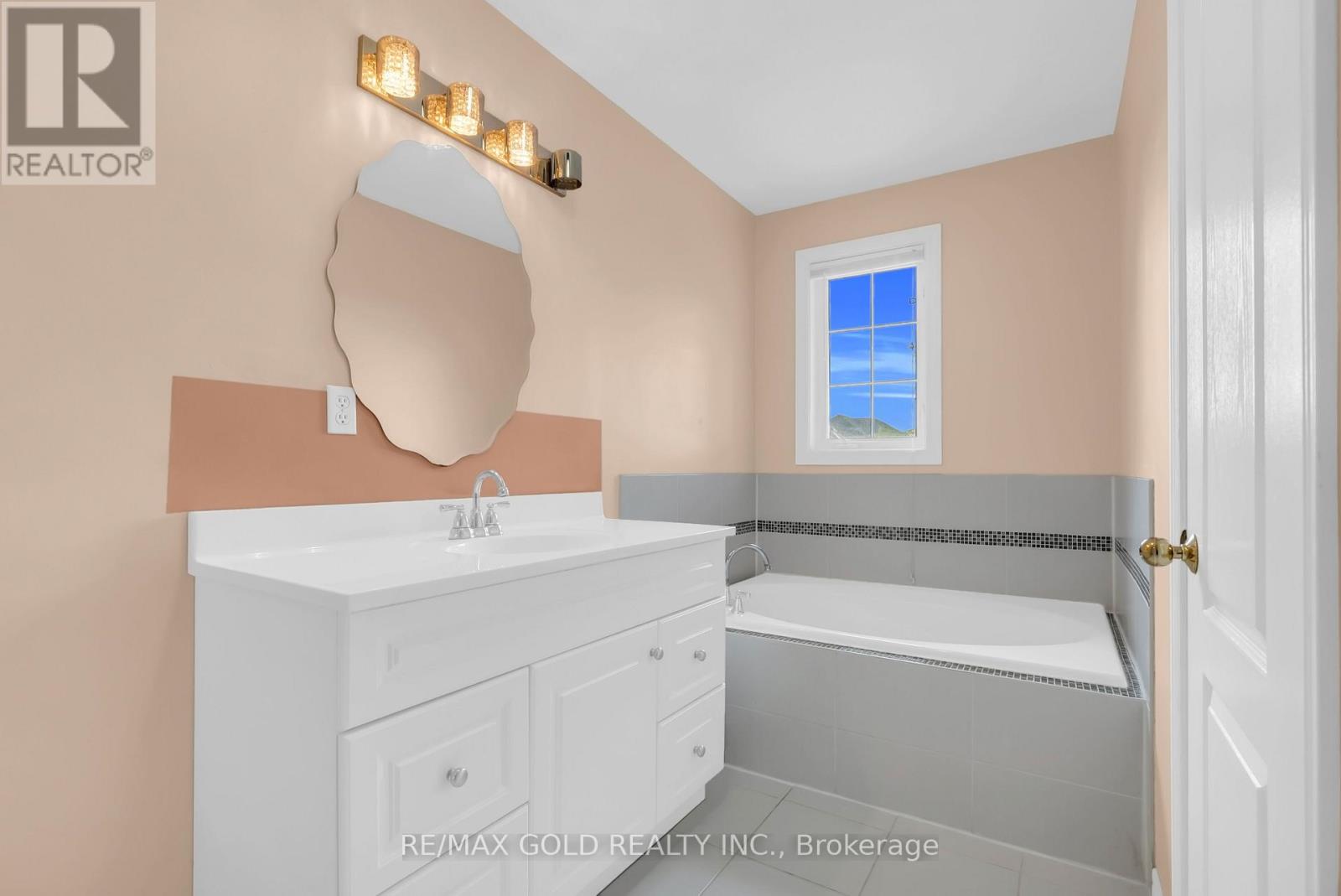 33 Tigerlily Place, Brampton, Ontario  L6R 2C8 - Photo 32 - W12412399
