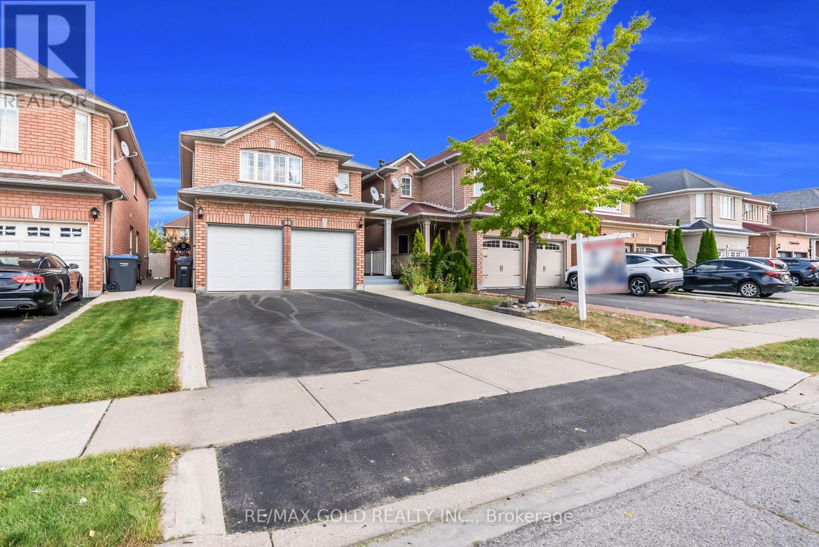 33 Tigerlily Place, Brampton, Ontario  L6R 2C8 - Photo 5 - W12412399