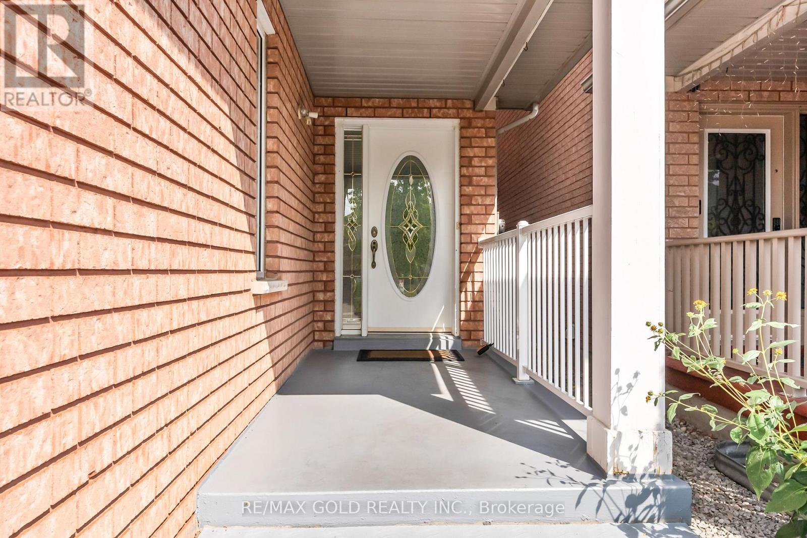 33 Tigerlily Place, Brampton, Ontario  L6R 2C8 - Photo 7 - W12412399