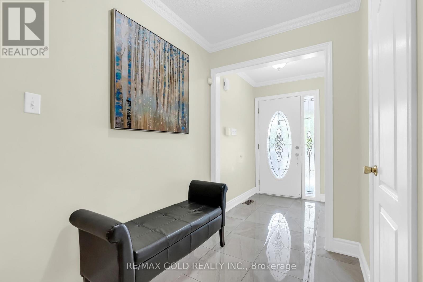 33 Tigerlily Place, Brampton, Ontario  L6R 2C8 - Photo 9 - W12412399