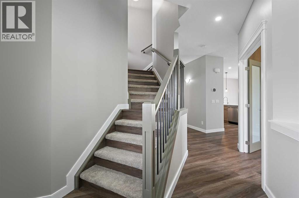 Property at 102 Ravenscroft Green SE image 4