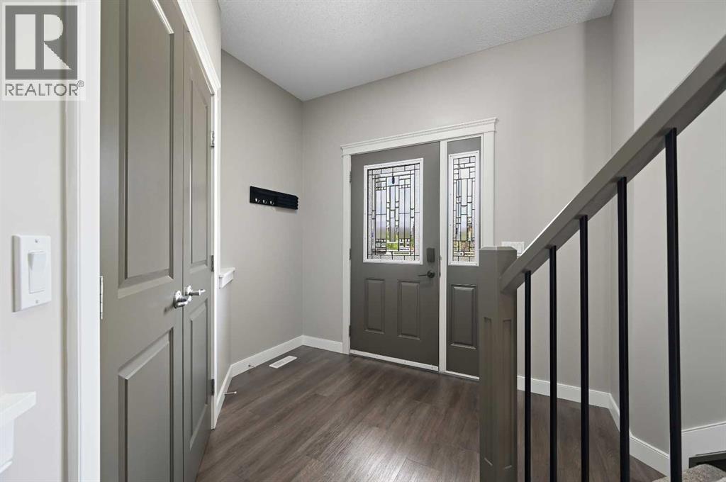 Property at 102 Ravenscroft Green SE image 3