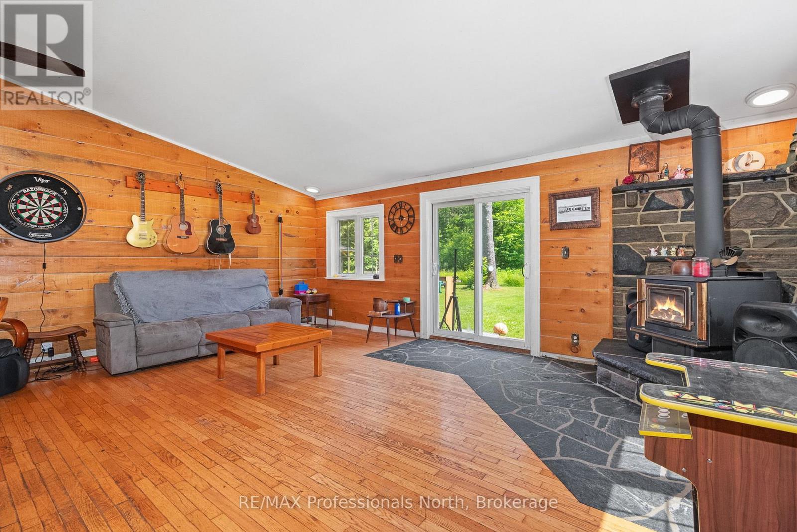 187 Stephenson 4 Road W, Huntsville, Ontario  P0B 1L0 - Photo 11 - X12414654