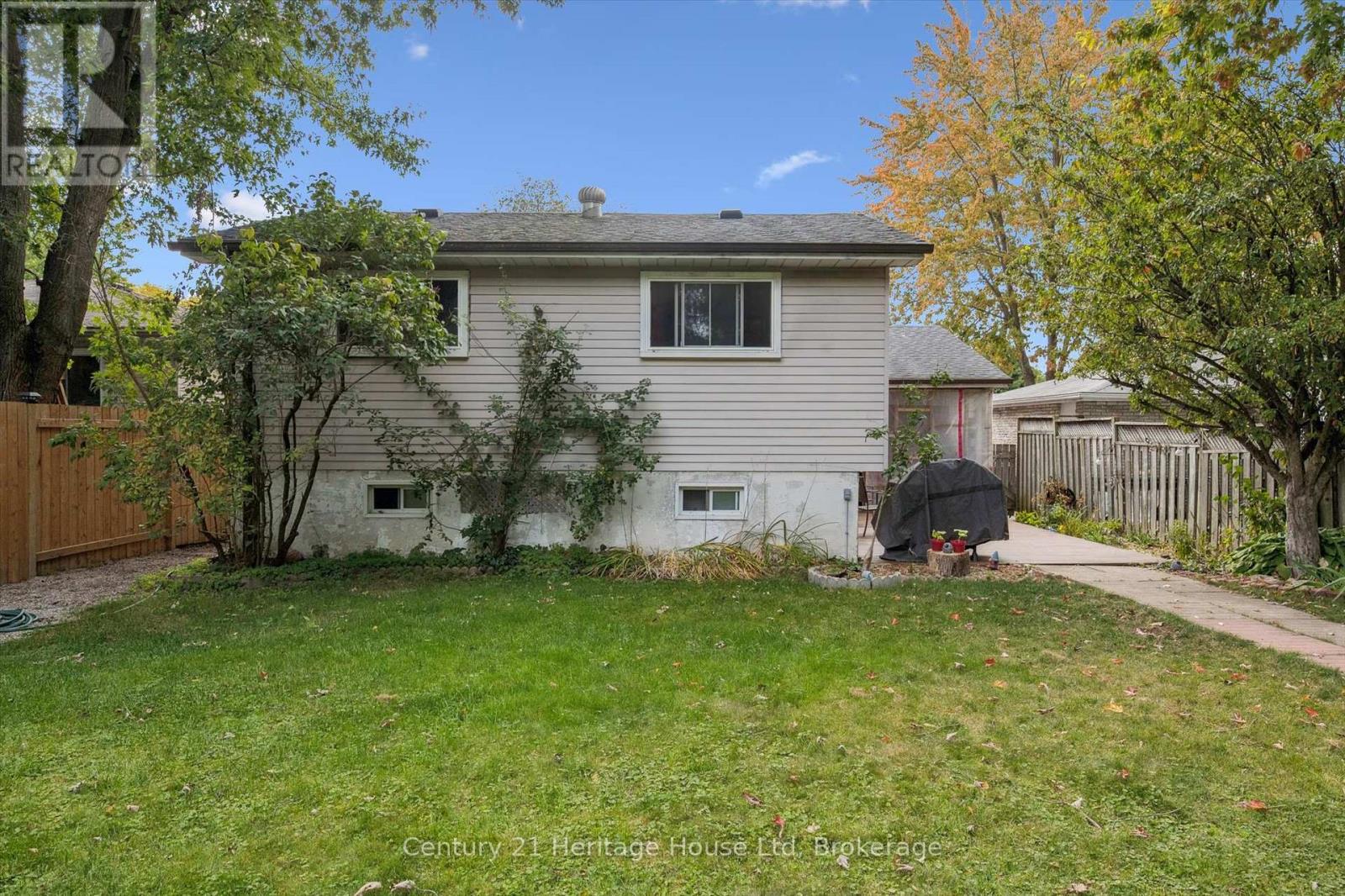 378 West Acres Drive, Guelph, Ontario  N1H 7A8 - Photo 40 - X12414660