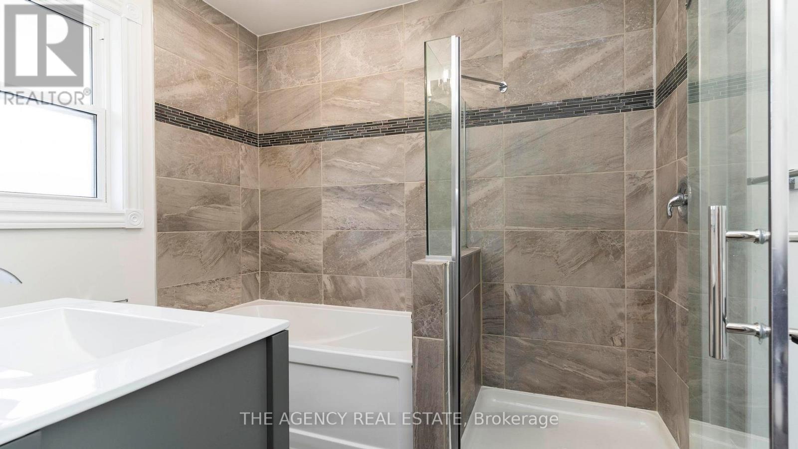 38 Langton Road, London East, Ontario  N5V 2L8 - Photo 9 - X12414675
