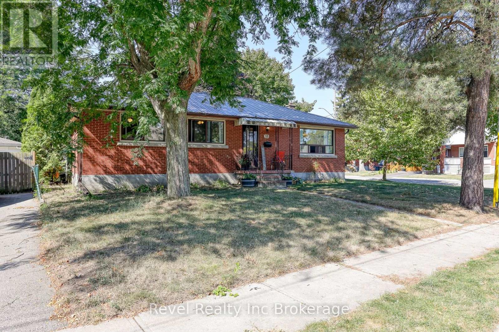18 First Avenue, Brantford, Ontario  N3S 6R9 - Photo 1 - X12414682