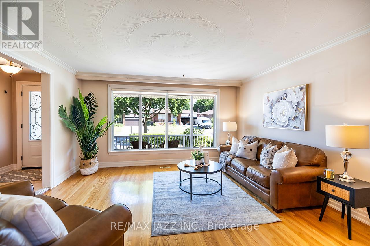 54 Bartel Drive, Toronto, Ontario  M3N 1C9 - Photo 10 - W12364097