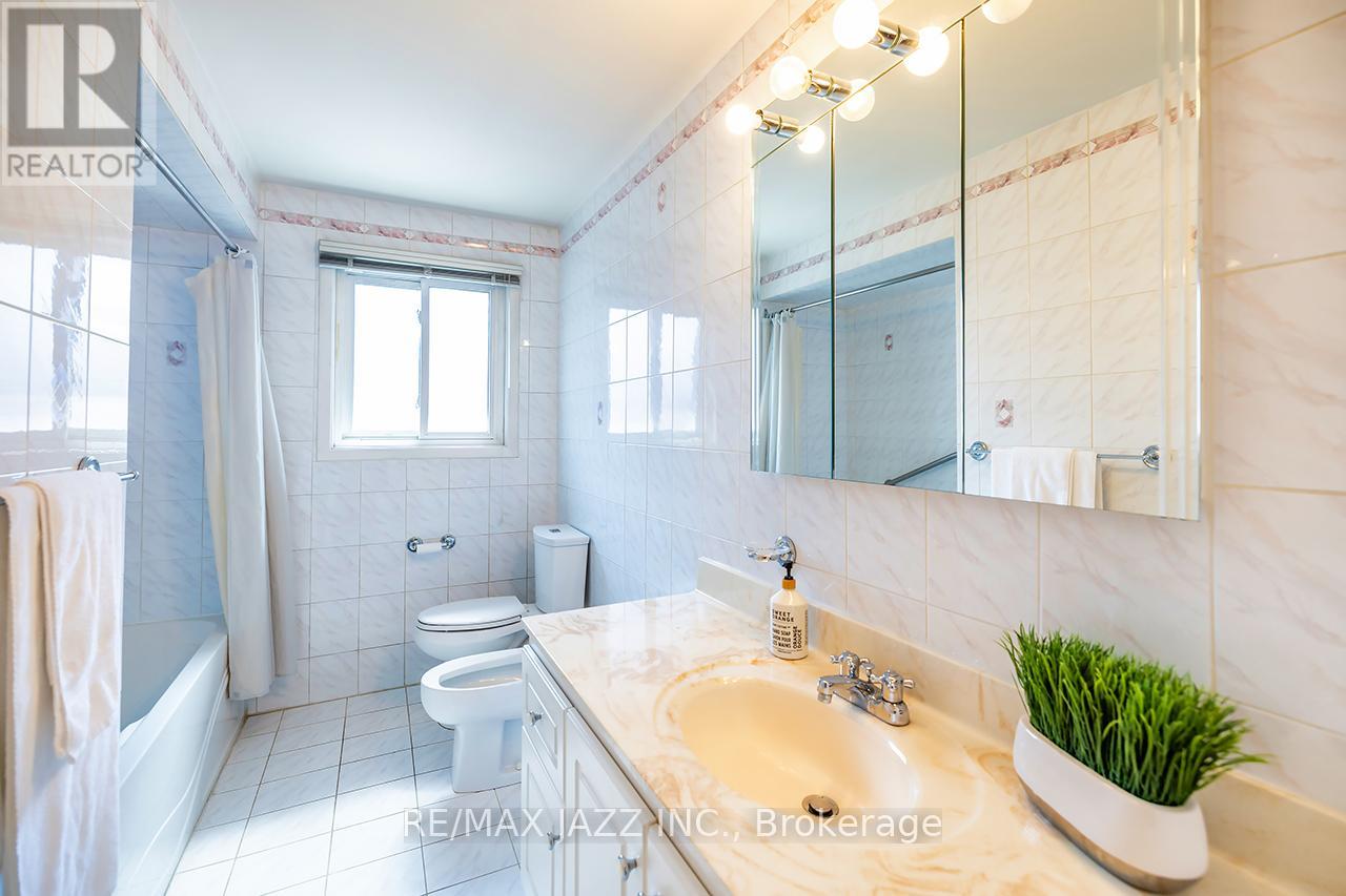 54 Bartel Drive, Toronto, Ontario  M3N 1C9 - Photo 20 - W12364097