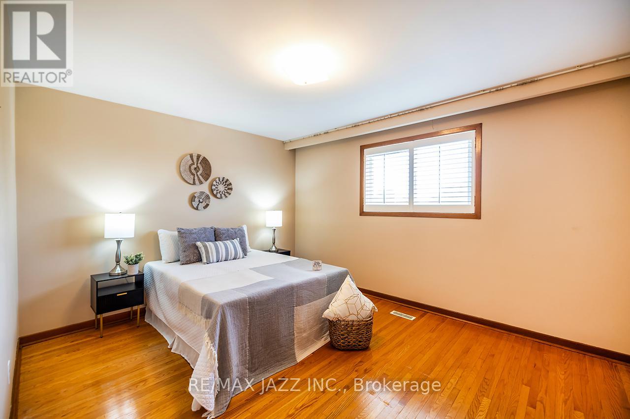 54 Bartel Drive, Toronto, Ontario  M3N 1C9 - Photo 22 - W12364097