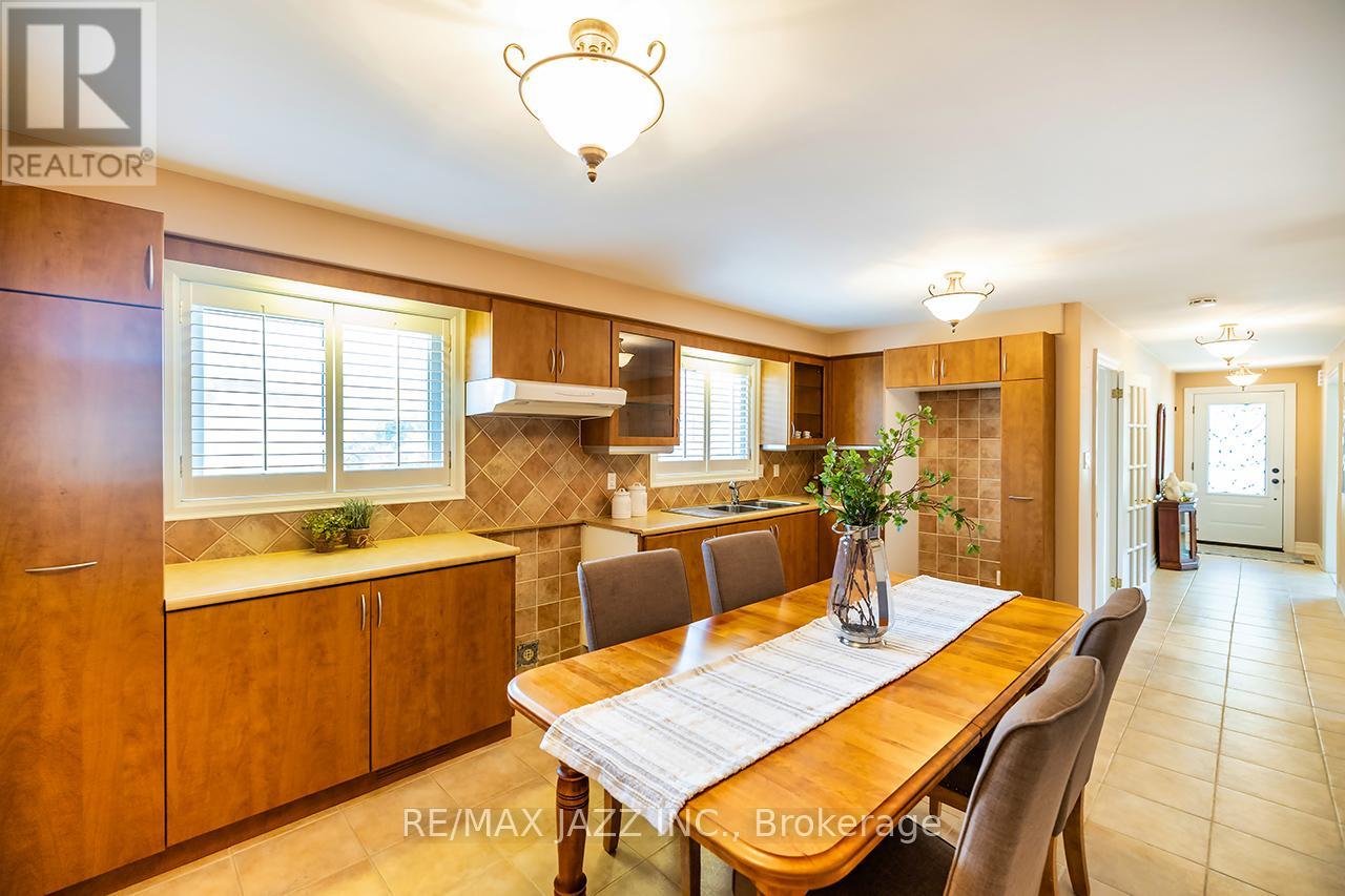 54 Bartel Drive, Toronto, Ontario  M3N 1C9 - Photo 18 - W12364097