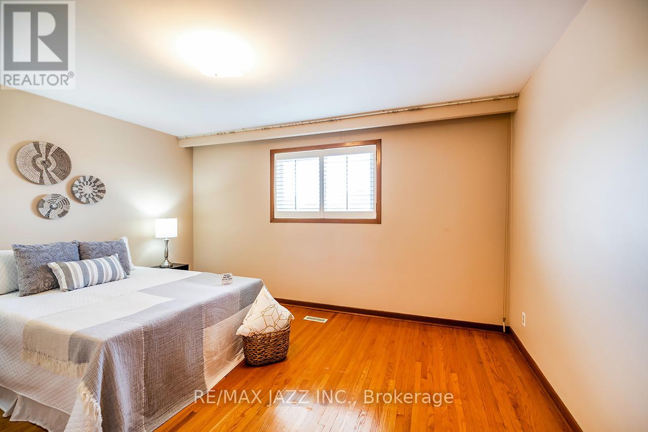 54 Bartel Drive, Toronto, Ontario  M3N 1C9 - Photo 23 - W12364097