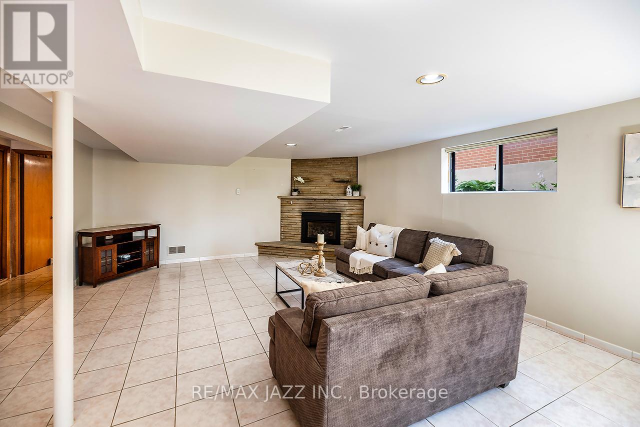 54 Bartel Drive, Toronto, Ontario  M3N 1C9 - Photo 27 - W12364097