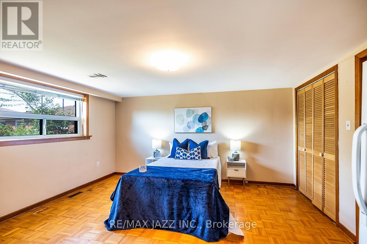 54 Bartel Drive, Toronto, Ontario  M3N 1C9 - Photo 32 - W12364097