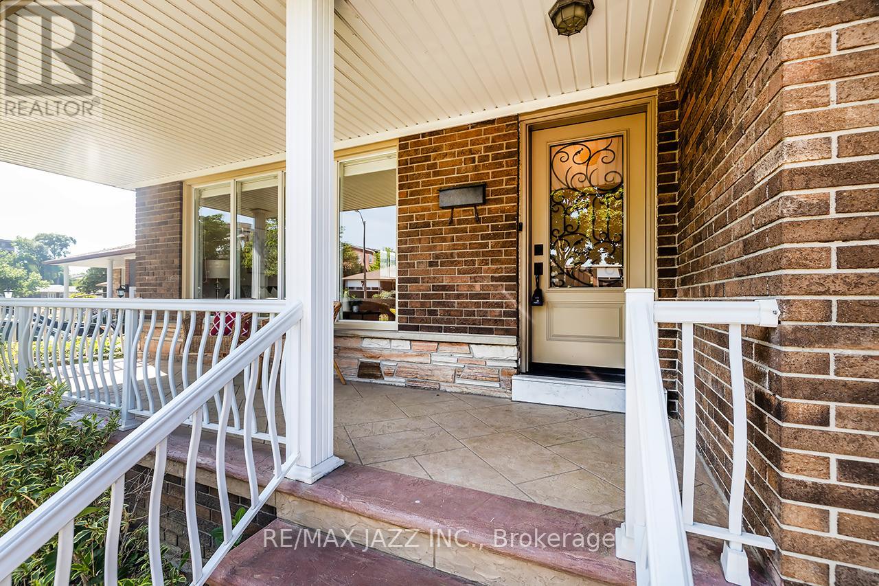 54 Bartel Drive, Toronto, Ontario  M3N 1C9 - Photo 7 - W12364097