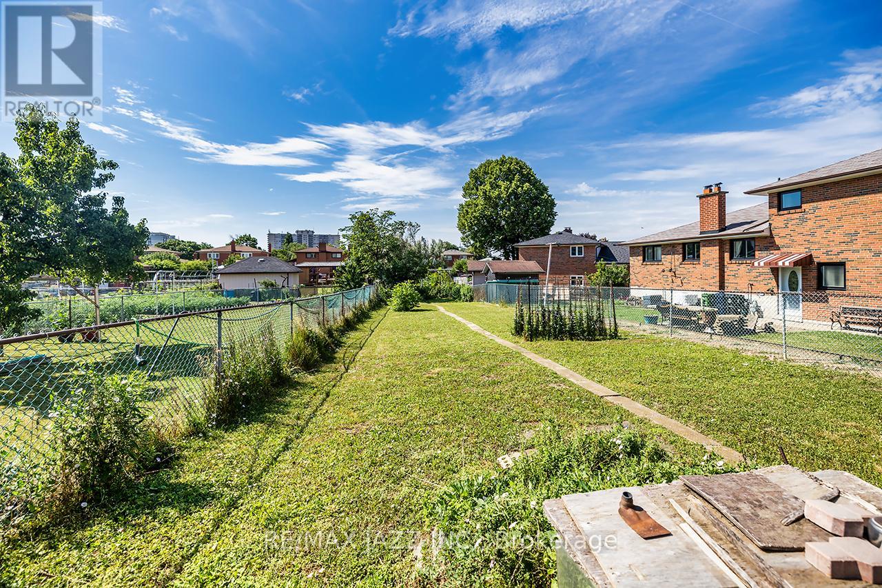 54 Bartel Drive, Toronto, Ontario  M3N 1C9 - Photo 39 - W12364097