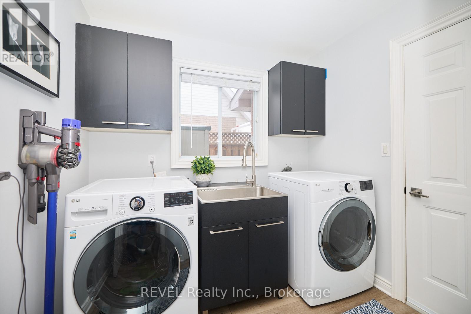 8007 Oakridge Drive, Niagara Falls, Ontario  L2H 2W1 - Photo 24 - X12414651